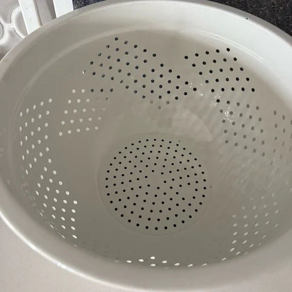 Hearth & Hand White Colander - Picture 4 of 7